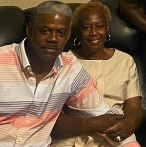 Meet your Posher, Lois